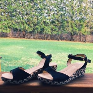 LANDS’ END high heeled sandals 👡